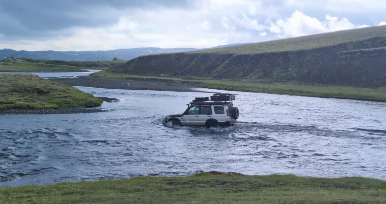 f233 river crossing iceland