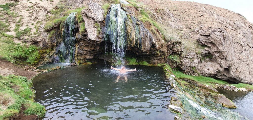 laugavallalaug highlands hot spring