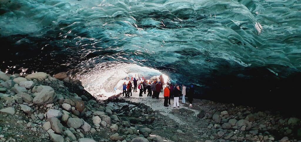 touristy sapphire ice cave iceland