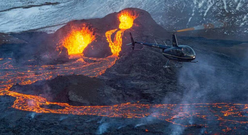 iceland 2022 volcano eruption helicopter tour