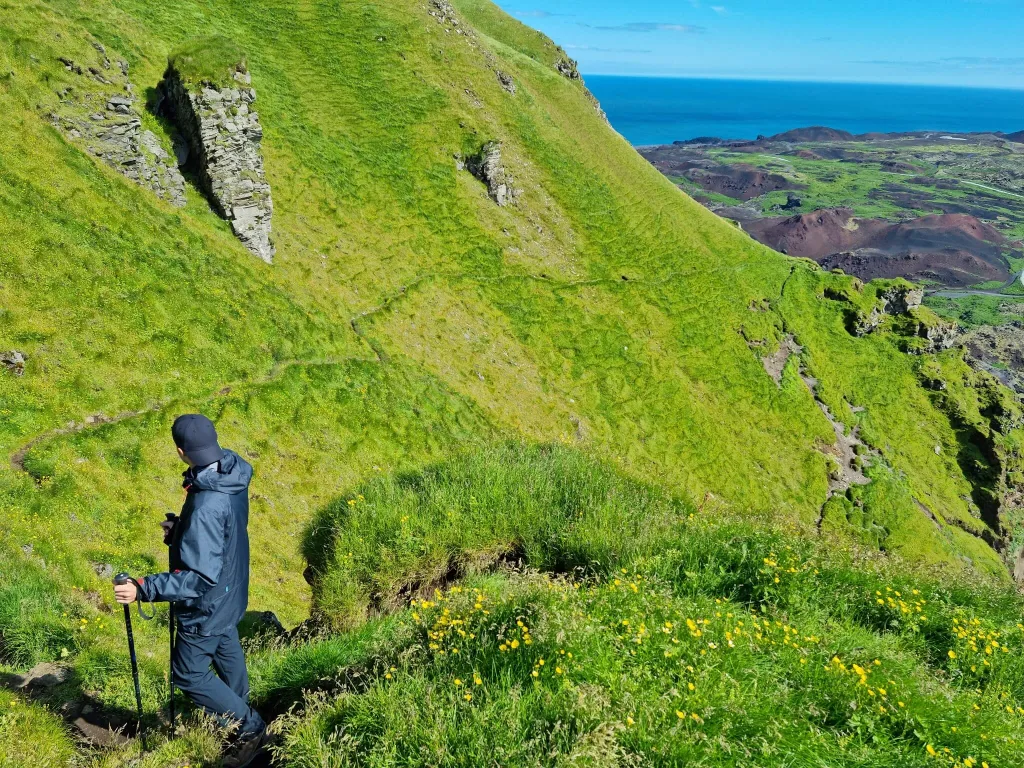 heimaklettur hiking trail Vestmannaeyjar