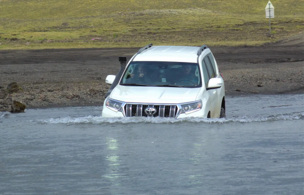holmsa river crossing iceland