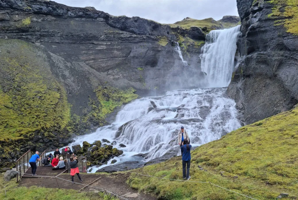 crowds at ofaerufoss iceland